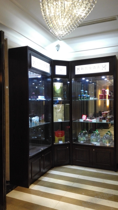 煙酒展示柜，實(shí)木效果，高檔不貴