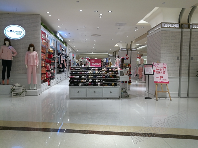 內(nèi)衣展柜