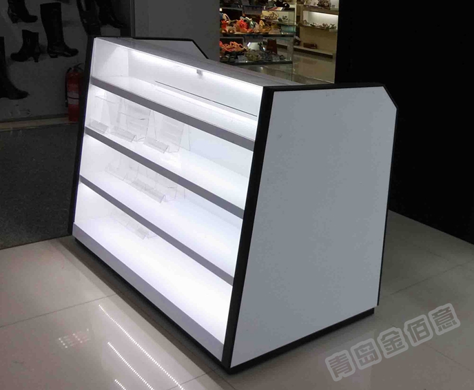 收款臺，收銀臺，帶燈光和展品
